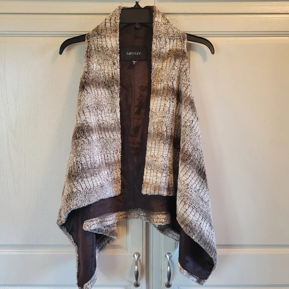 Karen Kane Faux Fur Open Front Vest - Picture 1 of 6